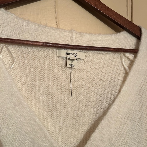 Bow Sweater - Picture 4 of 4